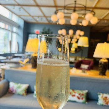 The Drayton Hotel Savannah, Curio Collection by Hilton - Afternoon champagne - Hotels Near Me - Savannah, Georgia The Drayton Hotel Savannah, Curio Collection by Hilton - Afternoon champagne - Hotels Near Me - Savannah, Georgia