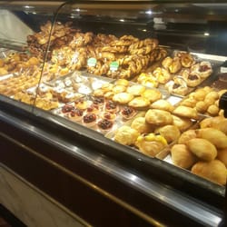 BAR Varese AL Corso - Vetrina brioches e dolci