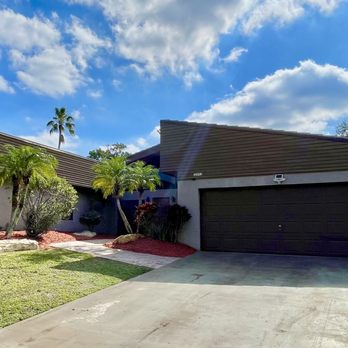 Danielle Stanton - United Realty Group - Real Estate Agents Near Me - Boca Raton, Florida Danielle Stanton - United Realty Group - Real Estate Agents Near Me - Boca Raton, Florida