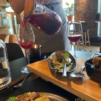 Bryt Tapasbar - Pouring the sangria - Tapas/Small Plates Near Me - Ålesund, 15