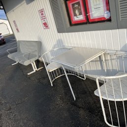 Exterior photo of Ro's Custard Creations - North Canton, Ohio Exterior photo of Ro's Custard Creations - North Canton, Ohio