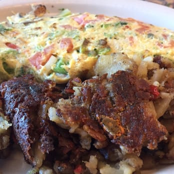 Broadway Diner - Veggie Omelet w/ Home Fries - Diners Near Me - Hicksville, New York