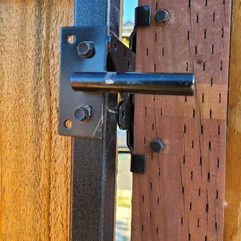 LifeScaping Fences - Gate will not close. Improper latch alignment. - Fences & Gates Near Me - Sacramento, California
