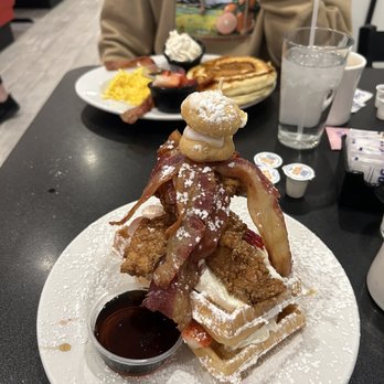 Maple Leaf Diner - Chicken, Bacon and Waffles - American Near Me - Dallas, Texas Maple Leaf Diner - Chicken, Bacon and Waffles - American Near Me - Dallas, Texas