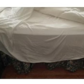 Bella Vita - The flat sheet is too long on the sides for a queen size mattress. - Home Decor Near Me - Nashville, Tennessee Bella Vita - The flat sheet is too long on the sides for a queen size mattress. - Home Decor Near Me - Nashville, Tennessee