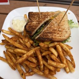 Figavo sandwich and fries