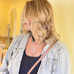 B2B Dry Bar - @b2bdrybar