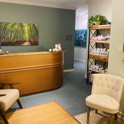 Wellpath Acupuncture & Healing Arts - Welcome to our reception room, let yourself relax and sink into a restful restorative atmosphere.