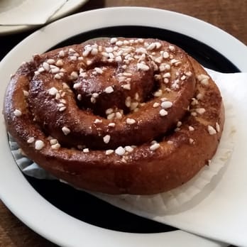 Loustic - Cinnamon roll - Coffee & Tea Near Me - Paris, 75