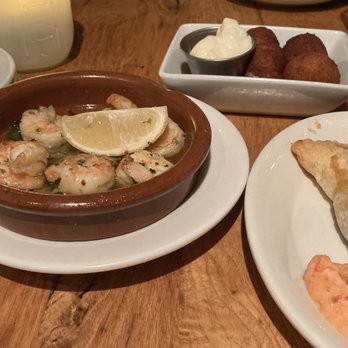 Cafe Ba-Ba-Reeba! - Shrimp with Garlic, Olive Oil, & Red Pepper Flakes - Spanish Near Me - Chicago, Illinois