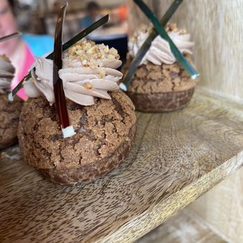Old Hickory -  display of cupcakes with frosting and sprinkles - Steakhouses Near Me - National Harbor, Maryland