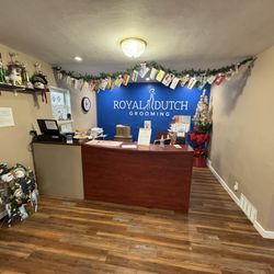 Royal Dutch Grooming - Front Counter Inside
