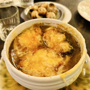 Café de Paris - French Onion Soup - Brasseries Near Me - Paris, 75 Café de Paris - French Onion Soup - Brasseries Near Me - Paris, 75