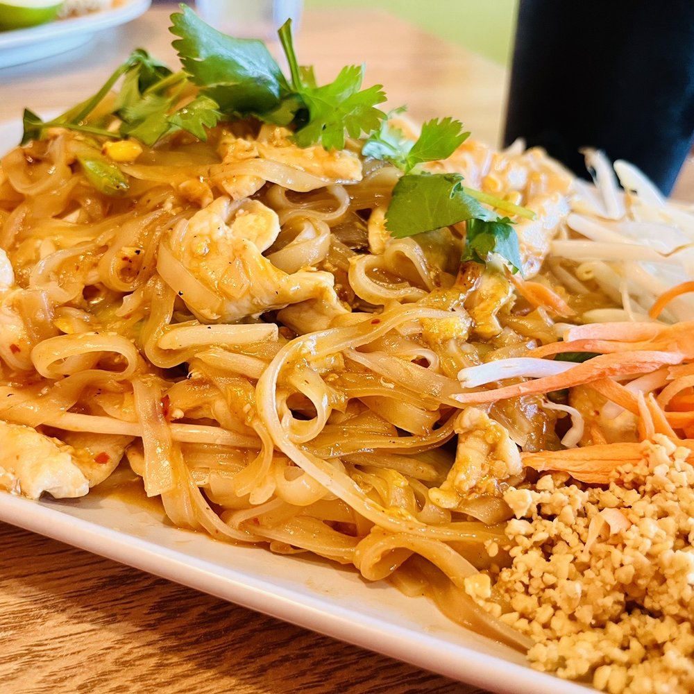 Farh Thai Restaurant - Chicken Pad Thai! Delicious - Thai Near Me - Kennewick, Washington