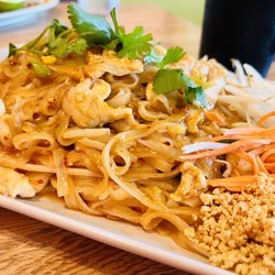 Farh Thai Restaurant - Chicken Pad Thai! Delicious