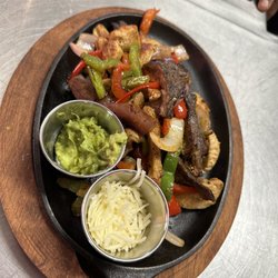 Cantarito Cocina Y Bar - Sizzling Fajitas!!
