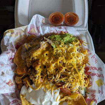 Washington Burrito - Chicken Super Nachos for $9.59. - Desserts Near Me - Everett, Washington Washington Burrito - Chicken Super Nachos for $9.59. - Desserts Near Me - Everett, Washington