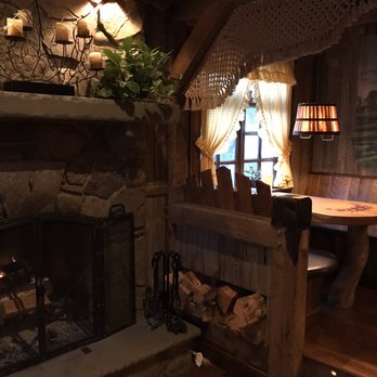The Yellow Deli - Fireplace and nook. - Sandwiches Near Me - Courtenay, British Columbia