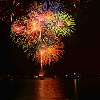 Navy Pier - Grand finale! (ISO 100, 4" Shutter Speed, F/14, No tripod, No remote) - Landmarks & Historical Buildings Near Me - Chicago, Illinois Navy Pier - Grand finale! (ISO 100, 4" Shutter Speed, F/14, No tripod, No remote) - Landmarks & Historical Buildings Near Me - Chicago, Illinois