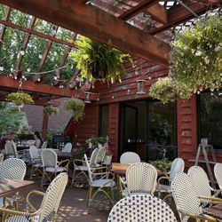Yasotorn Thai Cusine - Outdoor patio