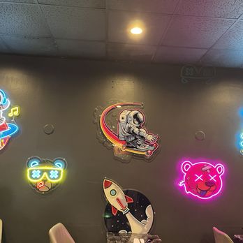 Tasty Pot - Nice decor/vibe/ambiance. I see the a2k ship!! - Taiwanese Near Me - Davis, California
