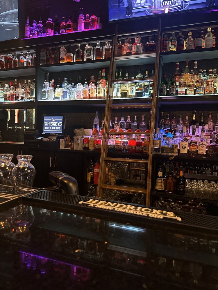 Whiskey’s Bar & Lounge Image