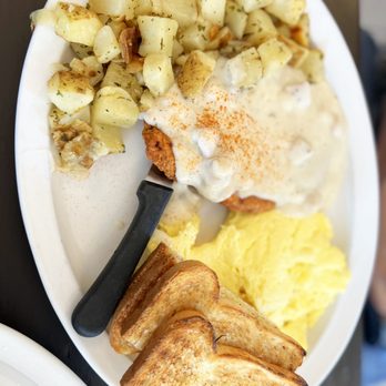 Le Peep - Chicken Fried Steak - Breakfast & Brunch Near Me - Edison, New Jersey