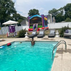 Bounce N Putt - 15x15 bouncy house