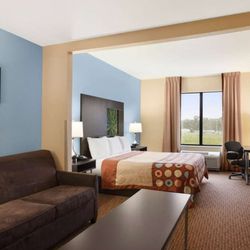 Super 8 by Wyndham Pennsville/Wilmington - King Suite