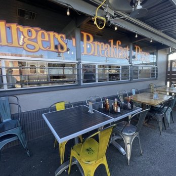 The Pan - Small front outside patio area, just to the right of the entrance barn door doorway. - Pizza Near Me - Gardena, California