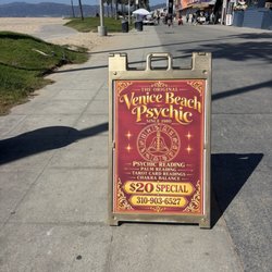 Venice Beach Psychic - Right on the boardwalk