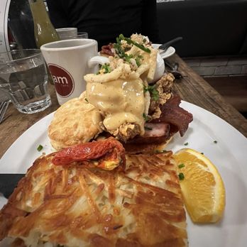 Jam Cafe on Beatty - Farmers Benedict - Breakfast & Brunch Near Me - Vancouver, British Columbia