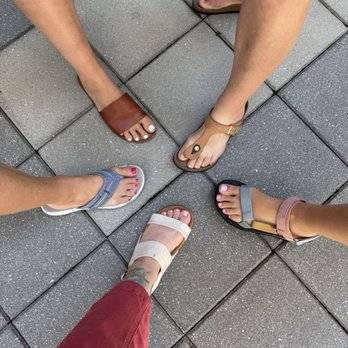 Lush Nail bar Colony Square - A group of girls getting pedicures for their stay in Atlanta. Ready for the pool & cocktails! - Nail Salons Near Me - Atlanta, Georgia