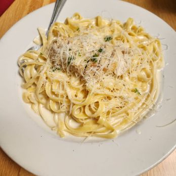 Serritella's Ristorante & Pizzeria - Chicken alfredo - Italian Near Me - Carmichael, California Serritella's Ristorante & Pizzeria - Chicken alfredo - Italian Near Me - Carmichael, California