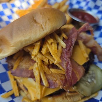 Beach Ave Bar And Grill - Hickory beef burger - Seafood Near Me - Vancouver, British Columbia