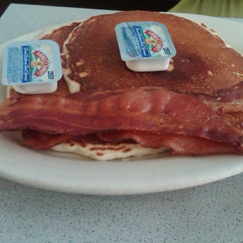 Lindy's Restaurant - Pancakes and Bacon - Southern Near Me - Fayetteville, North Carolina