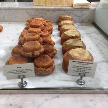 Dominique Ansel Bakery - Pastry case - Bakeries Near Me - Victoria, XGL