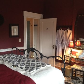 The One Bed and Breakfast - Bed & Breakfast Near Me - Richmond, Virginia The One Bed and Breakfast - Bed & Breakfast Near Me - Richmond, Virginia