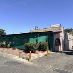 Pupuseria La Chicana - Exterior