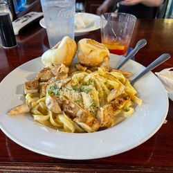 Venero's Pizzeria - Chicken Fettuccini Alfredo