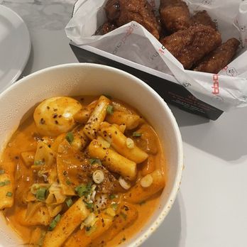 bb.q Chicken Arlington Heights - Rose Ddeok-Bokki & small Soy Garlic Wings - Chicken Wings Near Me - Arlington Heights, Illinois bb.q Chicken Arlington Heights - Rose Ddeok-Bokki & small Soy Garlic Wings - Chicken Wings Near Me - Arlington Heights, Illinois