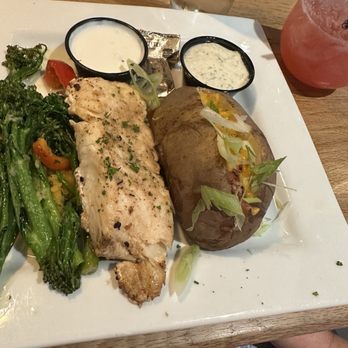 Castaway's Seafood Grille - Halibut plate - Seafood Near Me - Long Beach, Washington