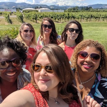 Vantastic Tours PDX - Girls wine tasting crew! - Bus Tours Near Me
