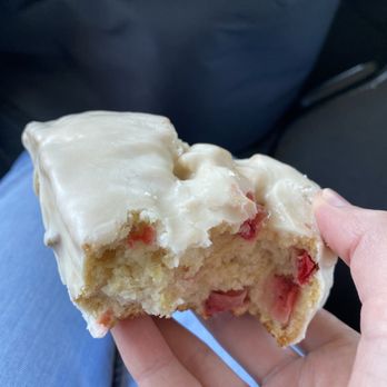 Morning Glory Café - Vegan strawberry lemon scone - Vegetarian Near Me - Eugene, Oregon