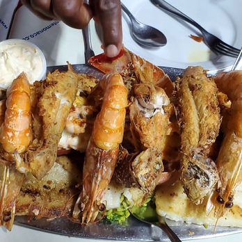 Príncipe de Mônaco - Fried shrimp fried whole fish. Haddock and salmon and the giant lobster - Brazilian Near Me - Rio de Janeiro, RJ Príncipe de Mônaco - Fried shrimp fried whole fish. Haddock and salmon and the giant lobster - Brazilian Near Me - Rio de Janeiro, RJ