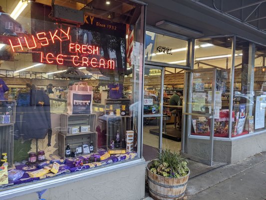 Husky Deli & Catering & Ice Cream by null