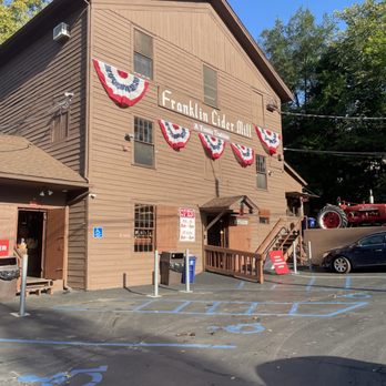 Franklin Cider Mill - Cool looking place, hidden gem! - Donuts Near Me - Bloomfield Hills, Michigan