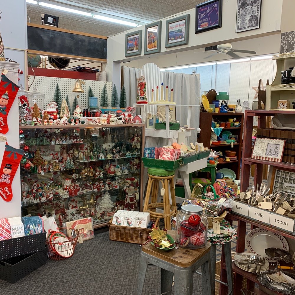Murphy's Antique Mall - I was here at Christmas - Antiques Near Me - South Haven, Michigan