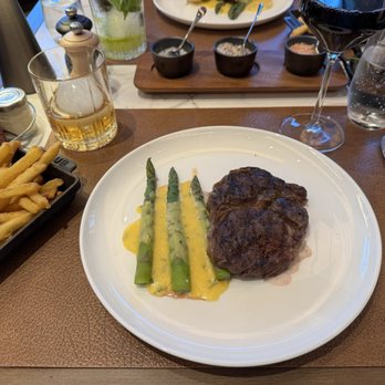 Midtown Grill - Ribeye and asperagus - Steakhouses Near Me - Berlin, BE