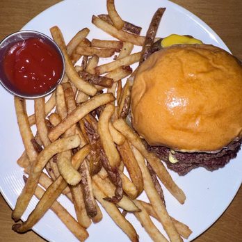 GusGus - Burger amazing mmm - Bars Near Me - Saint Paul, Minnesota GusGus - Burger amazing mmm - Bars Near Me - Saint Paul, Minnesota